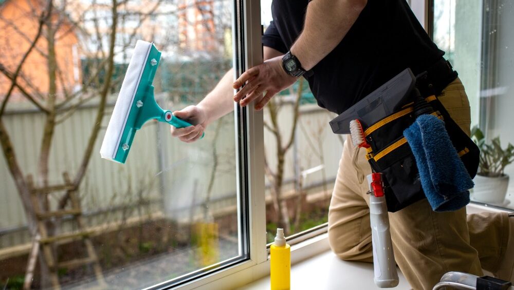 Efficient Glass Cleaning Methods in uae